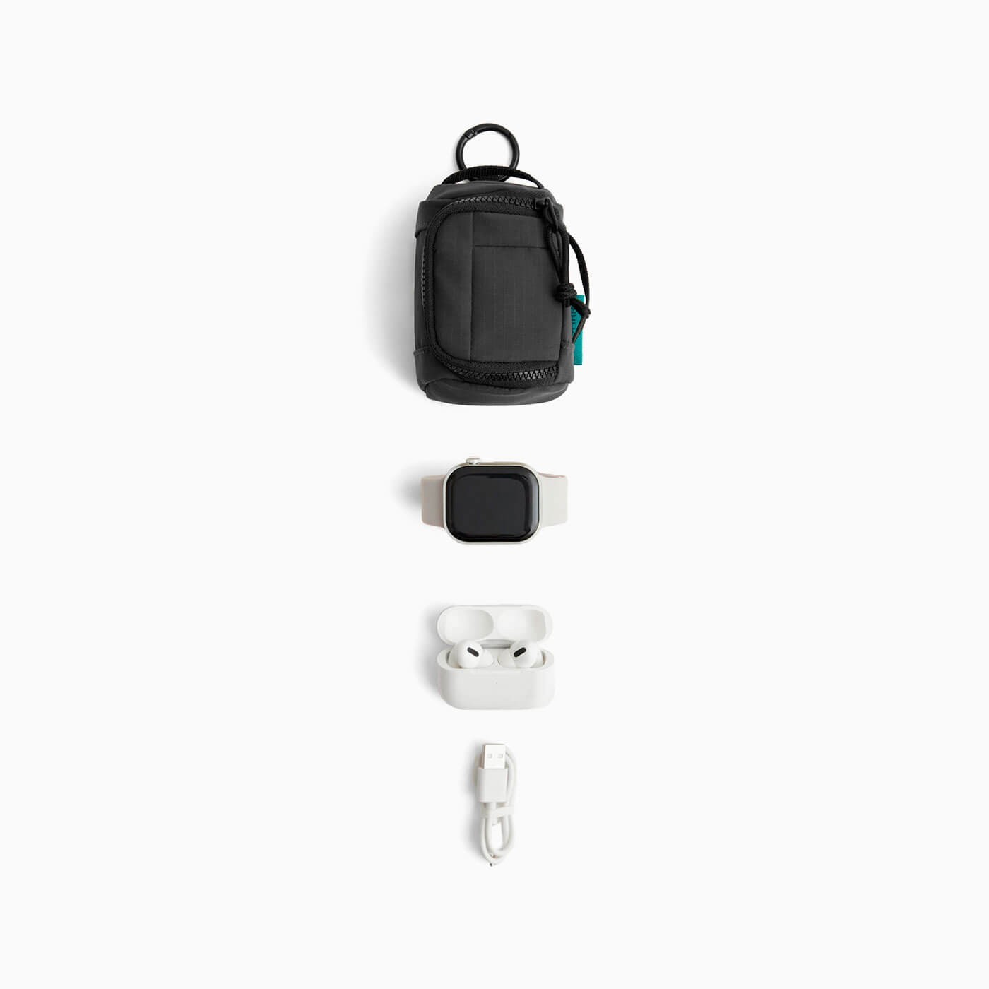 Mini pochette AirPods & Buds - Noir - Vue du dessus avec accessoires