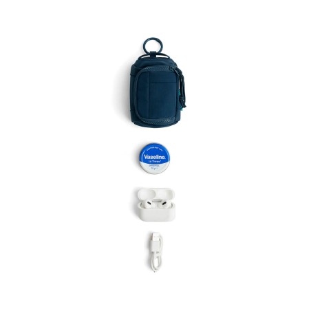 Mini pochette AirPods & Buds - Bleu marine - Vue du dessus avec accessoires